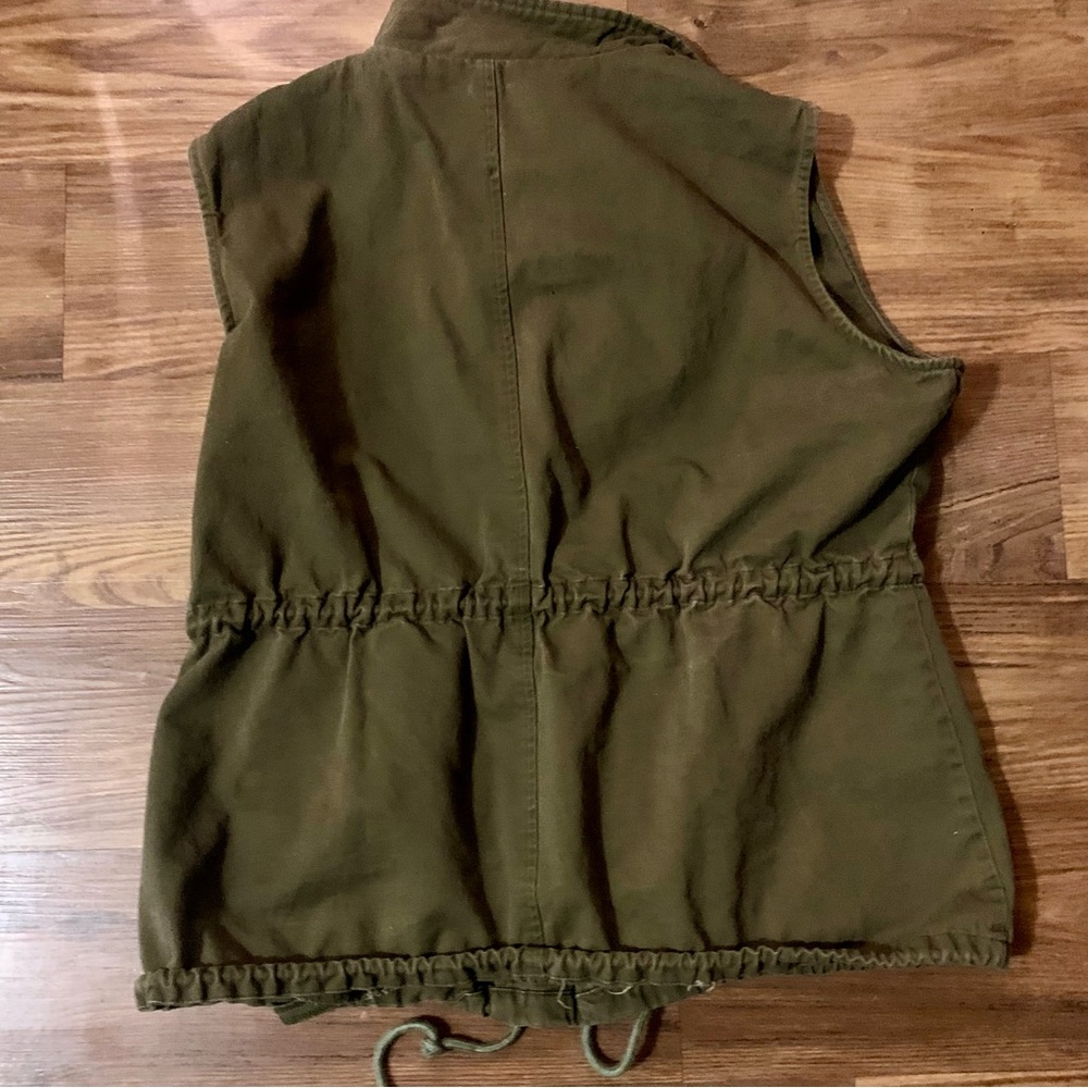 Army Green Utility Vest - Picture 6 of 6